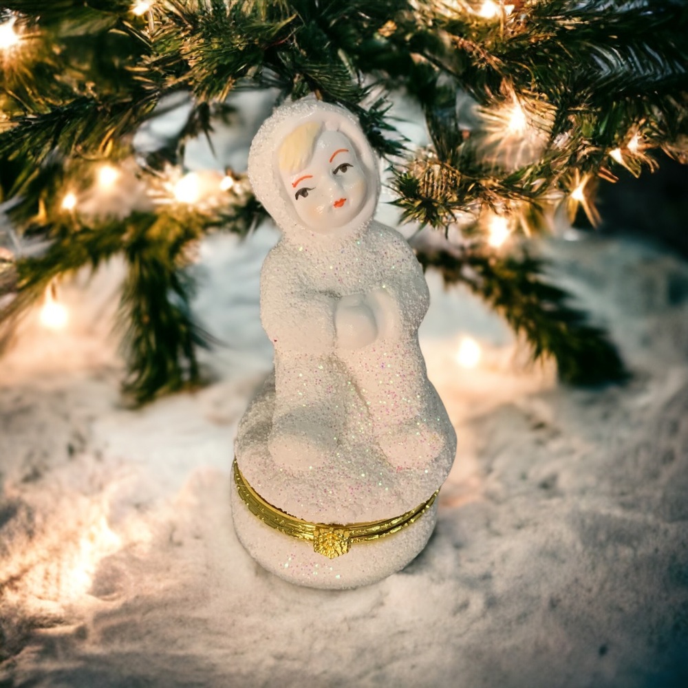 Sweet Dreams Snowbabies Trinket Box White Glitter Snow Gold Trim Snap Closure